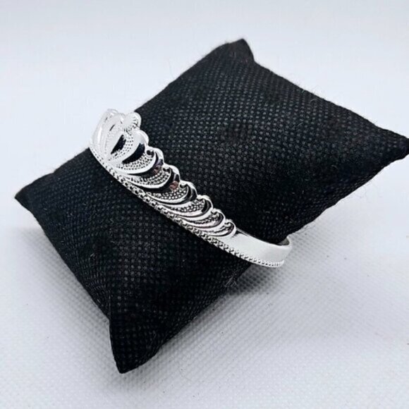 Silver Tone Adjustable Crown Style Bracelet NWT - Picture 2 of 6